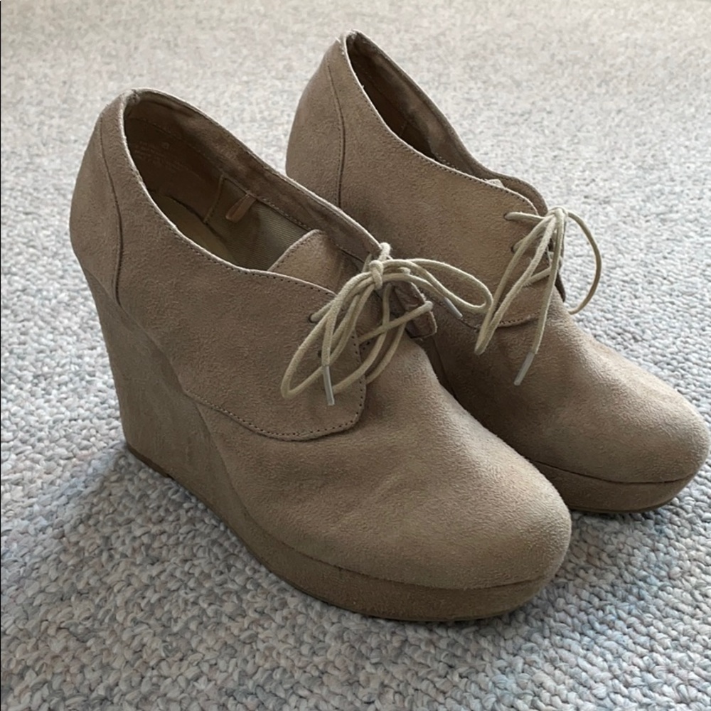 Tan wedges